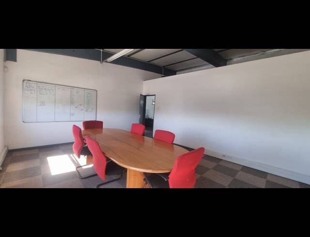 1,100M² WAREHOUSE TO LET IN AIRPORT INDUSTRIA